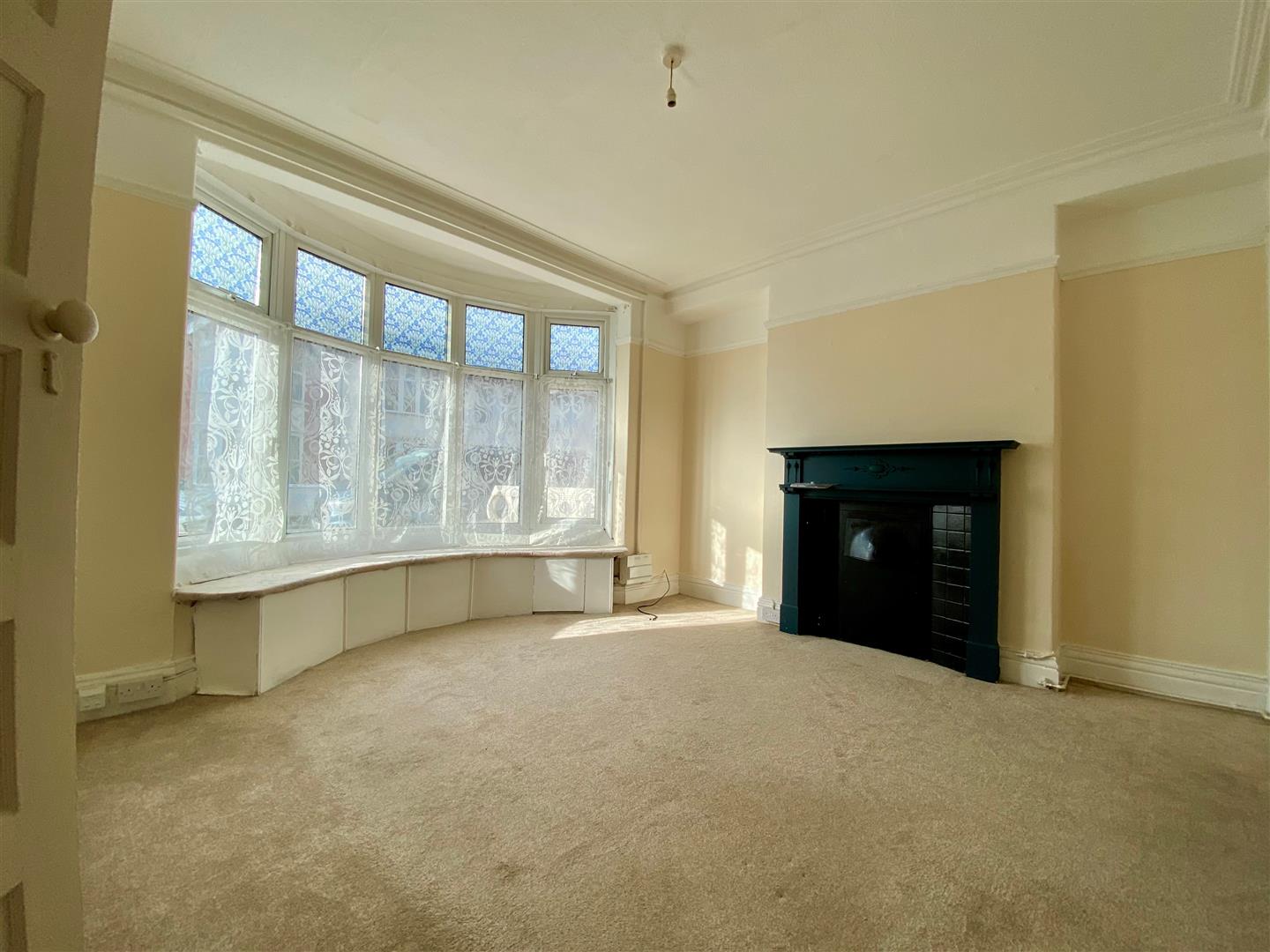 Park Avenue, Porthcawl, Bridgend County Borough CF36 3EP                         gh, CF